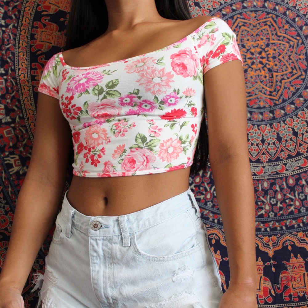 Super cropped flower printed top